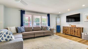House (4 Bedrooms) | Front of property