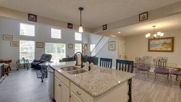 House (3 Bedrooms) | Interior