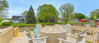 Hot Tub, Lake Access, & Dock: Port Clinton Retreat