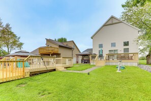 Interior - Hot Tub, Lake Access, & Dock: Port Clinton Retreat (Port Clinton)