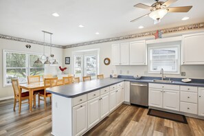 House (5 Bedrooms) | Private kitchen | Microwave, oven, stovetop, dishwasher
