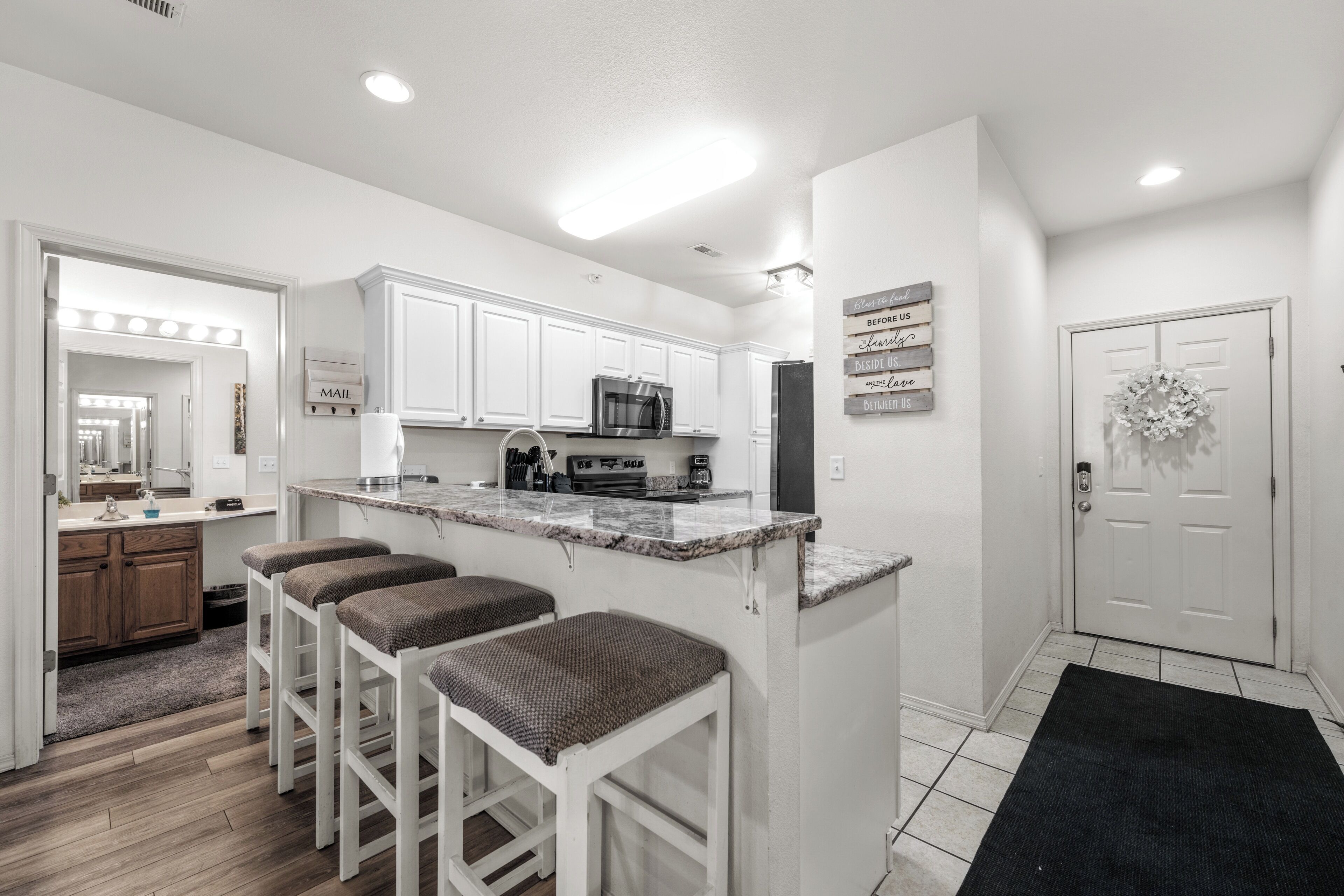 Kylskåp, mikrovågsugn, ugn och spishäll