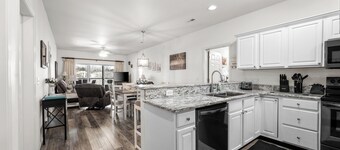 WALK-IN UNIT🏠STONEBRIDGE GOLF RESORT⛳️NEXT TO SDC🎢 FREE WIFI