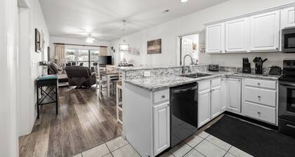 WALK-IN UNIT🏠STONEBRIDGE GOLF RESORT⛳️NEXT TO SDC🎢 FREE WIFI