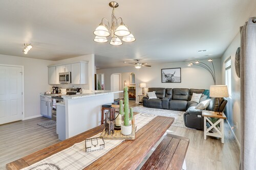 Gold Canyon Vacation w/ Private Patio & Fire Pit!