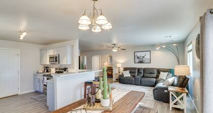 Gold Canyon Vacation w/ Private Patio & Fire Pit!