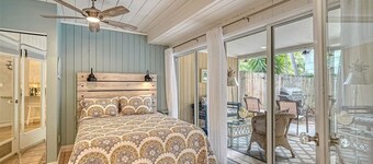 Villa & Garden in Downtown Sarasota ~ Walkable to downtown, 5 Minutes to Beaches