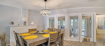 Villa & Garden in Downtown Sarasota ~ Walkable to downtown, 5 Minutes to Beaches