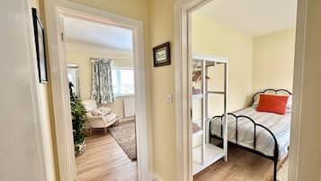 2 bedrooms, iron/ironing board, free WiFi, bed sheets