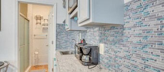 Independent Cozy Suite with Private Entrance 