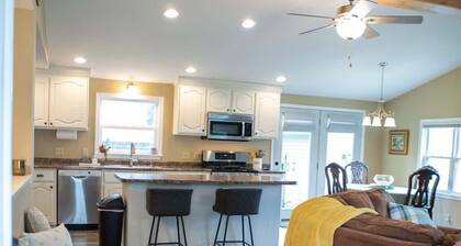 Cozy 3BR 1.5B Home in Marshfield Snow Removal Incl