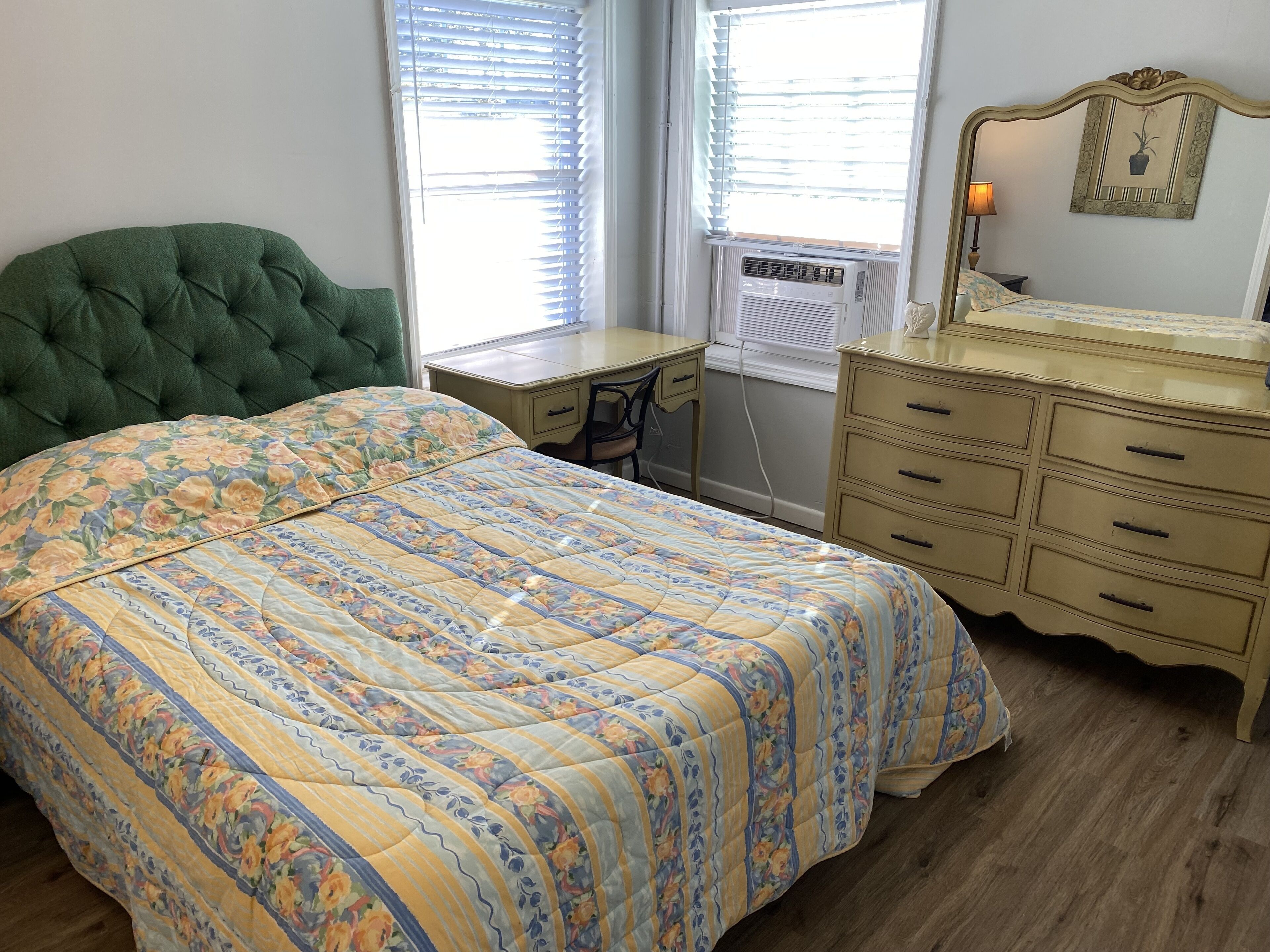 1 bedroom, desk, WiFi, bed sheets