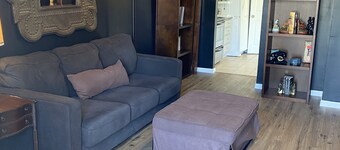 South Lake Charles Guest Cottage - Country Setting, Rustic Ambience