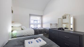 Cottage | 2 bedrooms, iron/ironing board, free WiFi, bed sheets