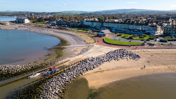 A coastal town with a marina, residential buildings, and a beach. - Morecambe Bay Cottage- Hot Tub/ Jacuzzi/sauna (Morecambe)