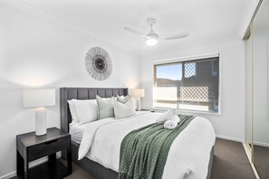 3 bedrooms, iron/ironing board, free WiFi, bed sheets