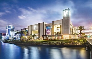 Point of interest - Coastal Central 3BR - Spa, Surfers Paradise, AC (Surfers Paradise)