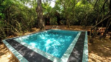 In-room safe, individually decorated, desk, soundproofing