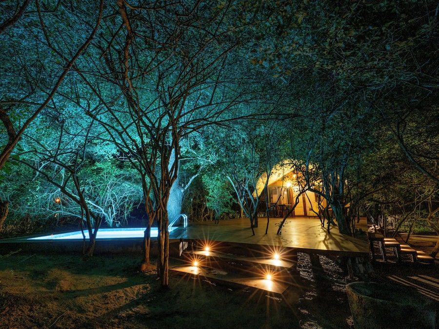 Tallelokero huoneessa, yksilöllisesti sisustettu, työpöytä, äänieristys