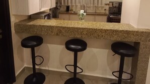 Deluxe Apartment | Dining - Kilimani Spacious 1 Bedroom Apartments (Nairobi)