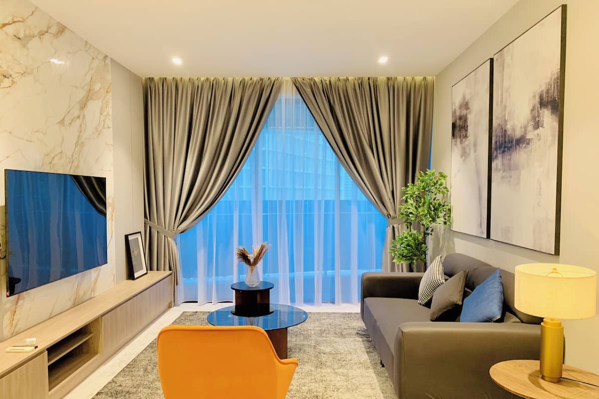 3 makuuhuonetta, egyptinpuuvillaiset lakanat, ylelliset vuodevaatteet