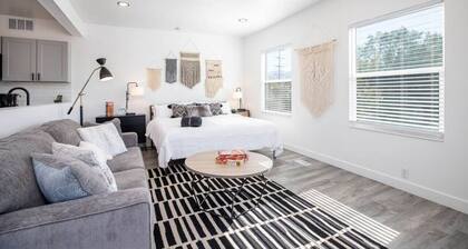 The Barber Loft-Close to Downtown, 35 Mins to Ski!