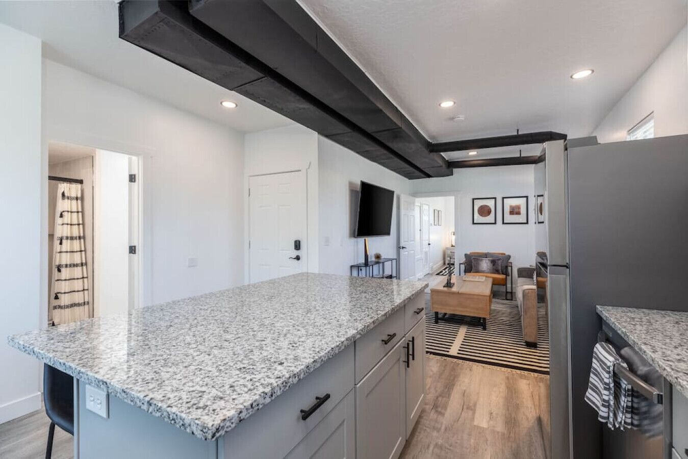 المنشأة من الداخل