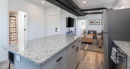 The Barber Suite-Near Downtown, 35 Mins to Skiing!
