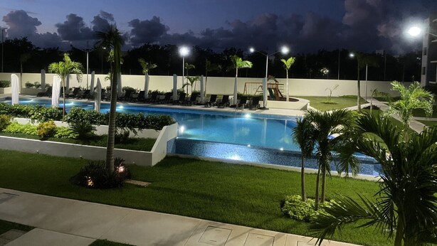 Unclassified image, 1 of 23, button - Long Island Madison R14 (Cancun)