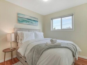 3 habitaciones, escritorio, tabla de planchar con plancha y wifi gratis 