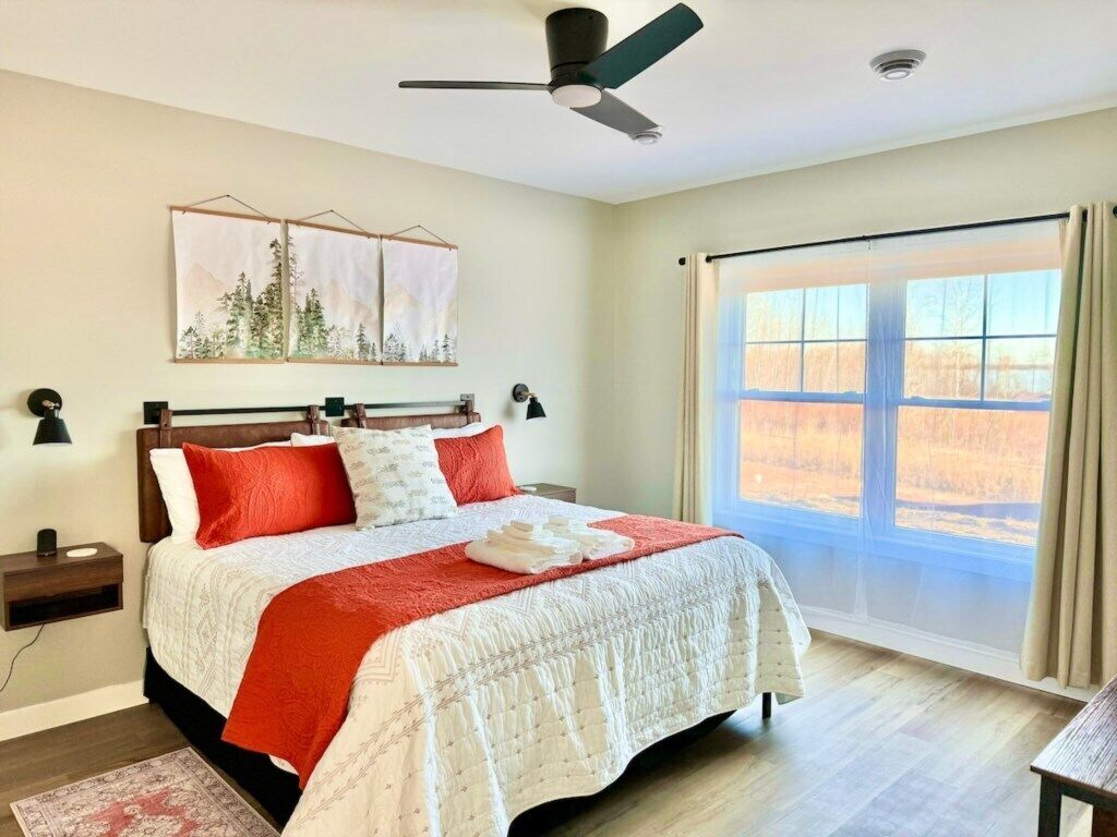 4 bedrooms, desk, iron/ironing board, travel cot