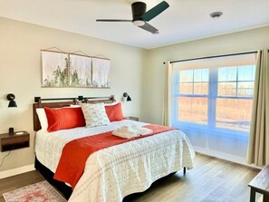 4 habitaciones, escritorio y tabla de planchar con plancha 