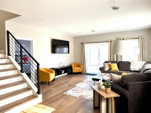 Smart-TV, peis, bøker og printere