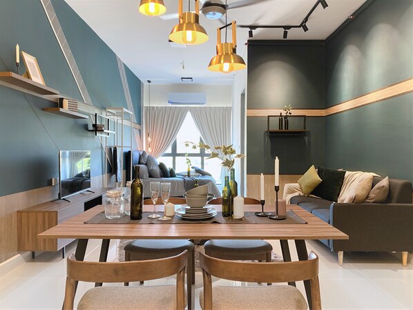 Smart TV, video game console