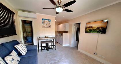 Summer's Haven centrally located, 5min drive to Beaches, Hotels and Restaurants