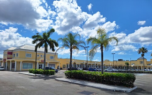 Summer's Haven centrally located, 5min drive to Beaches, Hotels and Restaurants