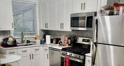 Cozy & comfy w/free parking & W/D