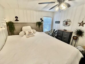 3 habitaciones, tabla de planchar con plancha, wifi y ropa de cama