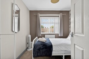 3 chambres, fer et planche à repasser, lit parapluie, Wi-Fi gratuit