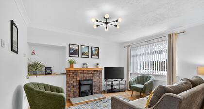 Hillsborough Home from Home, Garden and 2x Parking by StayByNumbers