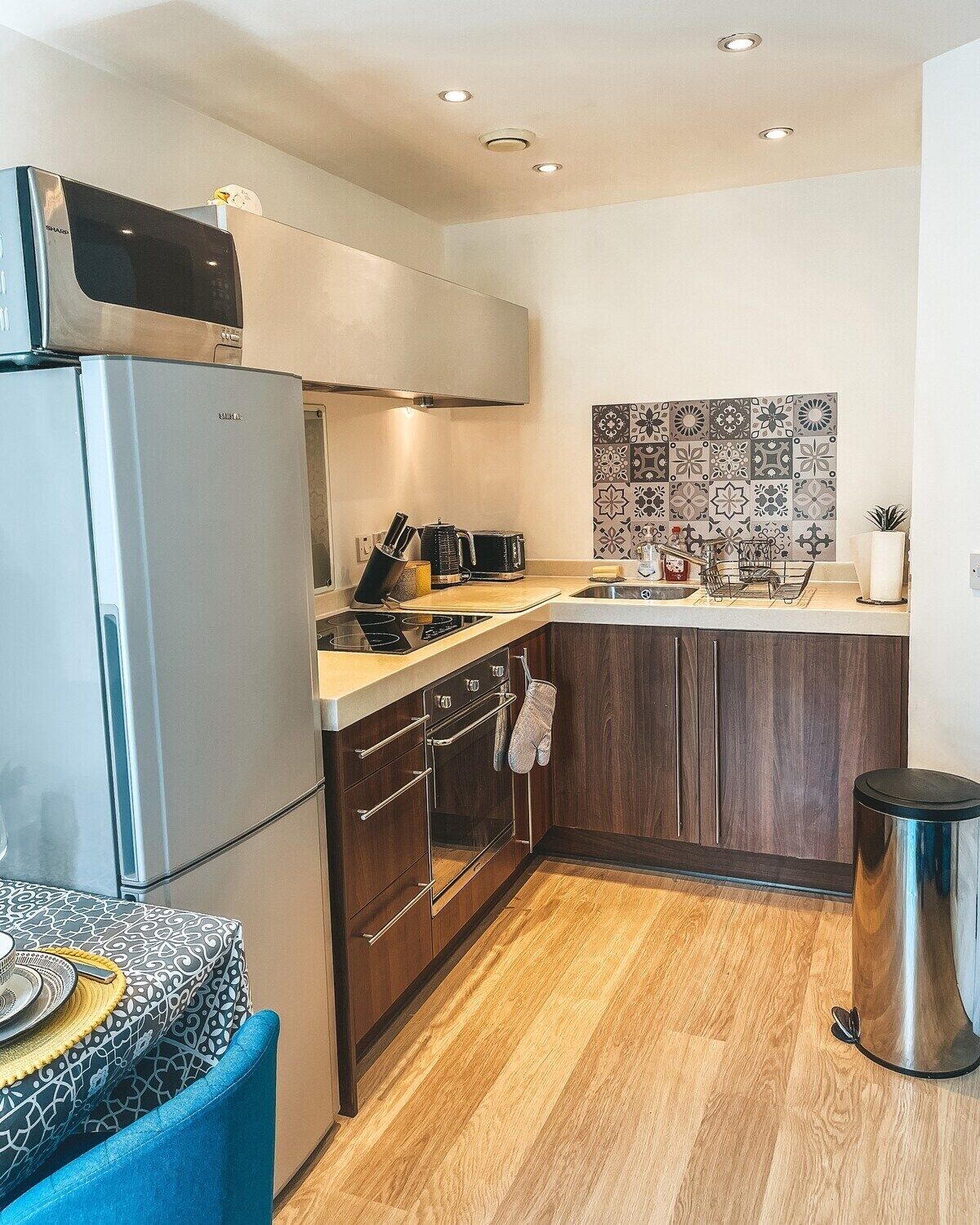 冰箱、微波炉、烤箱、炉灶