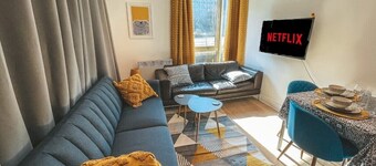 City Centre Studio, Comfy Bed beside New St Station by StayByNumbers