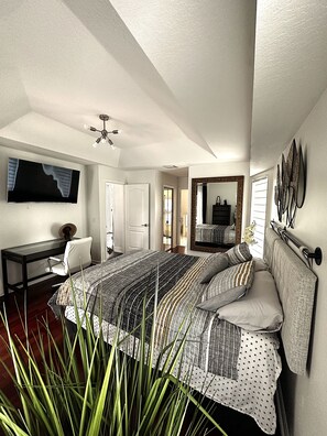 3 bedrooms, iron/ironing board, WiFi, bed sheets - Relax with the whole family at this peaceful and confortable place to stay.  (Loxahatchee)