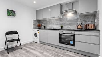 Studio | Private kitchen | Fridge, microwave, oven, stovetop