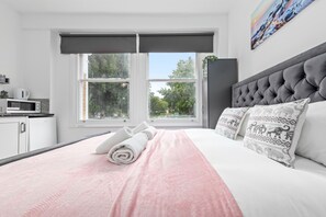 Free WiFi, bed sheets - Charming Ensuite Room in Finsbury Park London N19 (London)