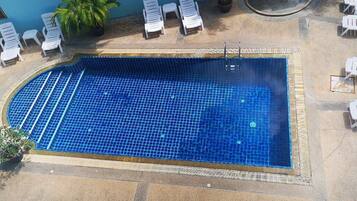 Kolam renang outdoor