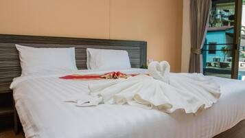 Brankas, meja kerja, kedap suara, dan Wi-Fi gratis