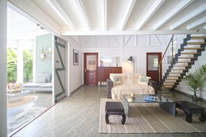 Een televisie en boeken