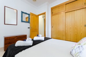 6 bedrooms, iron/ironing board, free WiFi, bed sheets