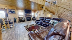 TV, caminetto, videogiochi, lettore DVD